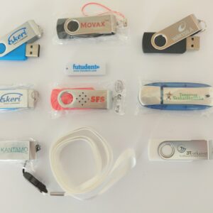 USB muistitikut ja -kortit, Painatukselle, Logo tai muulla yrityksen Brändäykseen sovipalla viestillä merkittynä