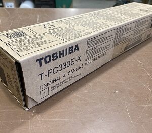 TOSHIBA 6AJ00000342, Alkuperäinen T-FC330EK Musta Värikasetti