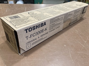 TOSHIBA 6AJ00000342, Alkuperäinen T-FC330EK Musta Värikasetti