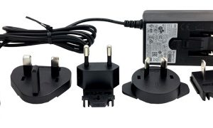 BrightSign PA-12V5A-MLX4 – AU325 12 V / 5 A vaihtovirtalähde, 4 kansainvälistä adapteria