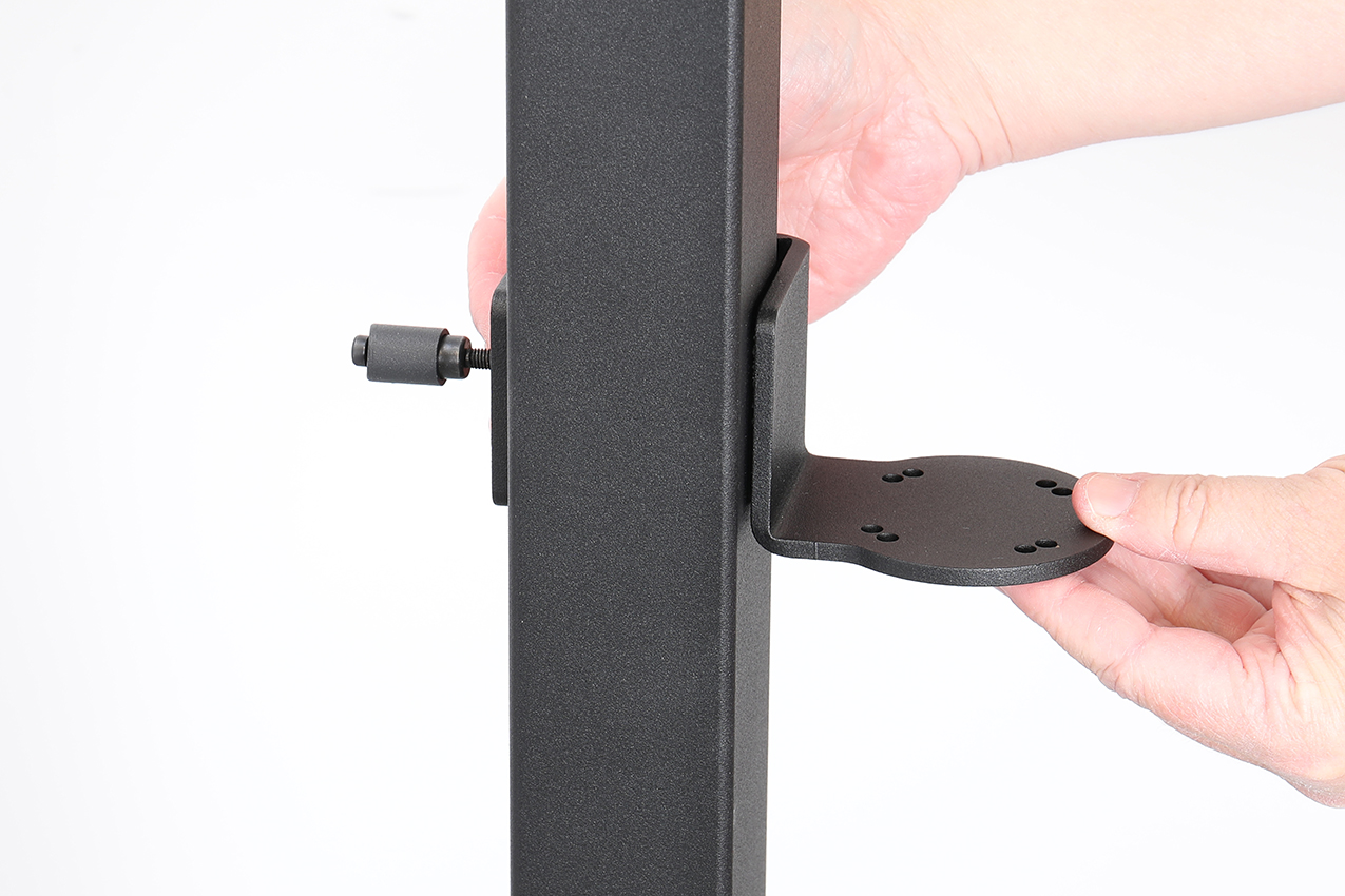 Brodit 217213 – Lisävarusteiden asennuslevy 50 × 50 mm pylväsprofiiliin, 2 × AMPS, 4 mm teräs - Image 4